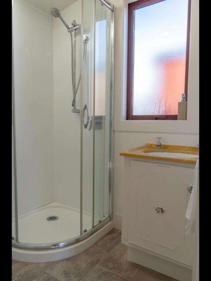 Te Anau Holiday Home - Free Wifi - Free Bikes & Kayaks - Short Walk To Lake & Town - Top Views エクステリア 写真